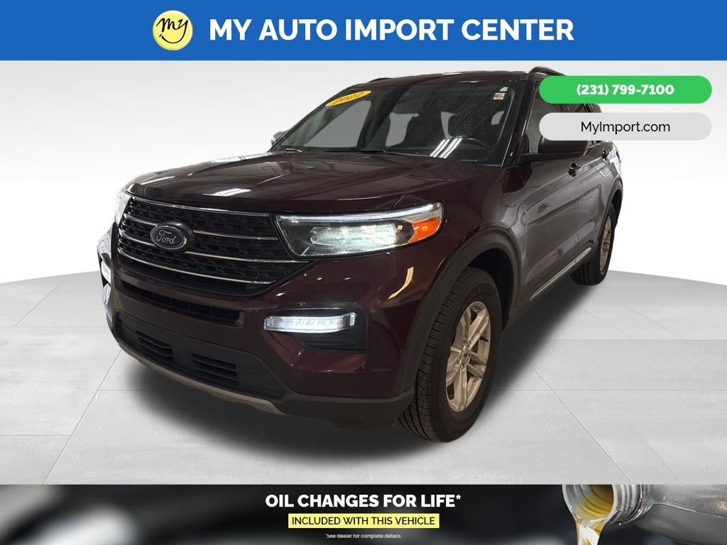Used 2022 Ford Explorer XLT w/ Equipment Group 202A image 3