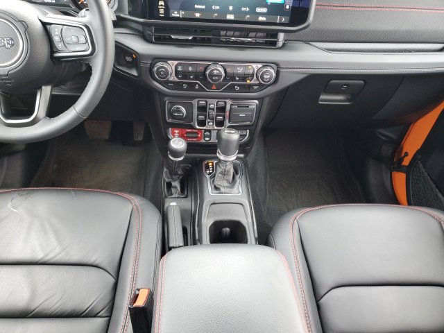 Used 2025 Jeep Wrangler Unlimited Rubicon AWD/4WD image 22