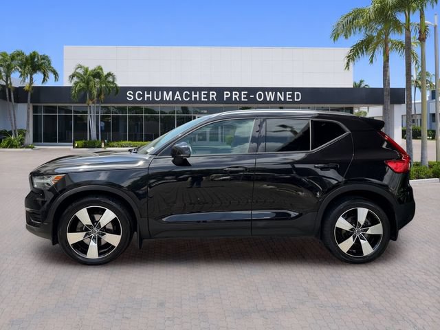 Used 2020 Volvo XC40 T4 Momentum FWD image 4