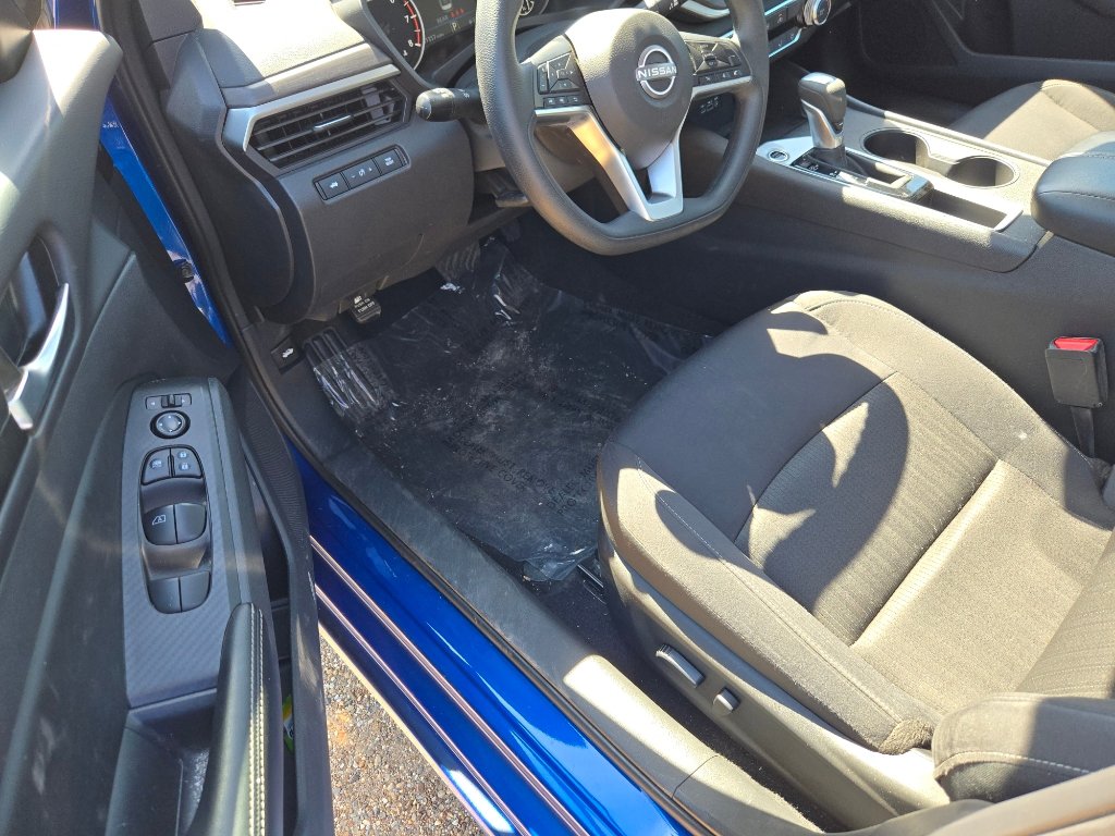 Used 2025 Nissan Altima 2.5 SV image 19