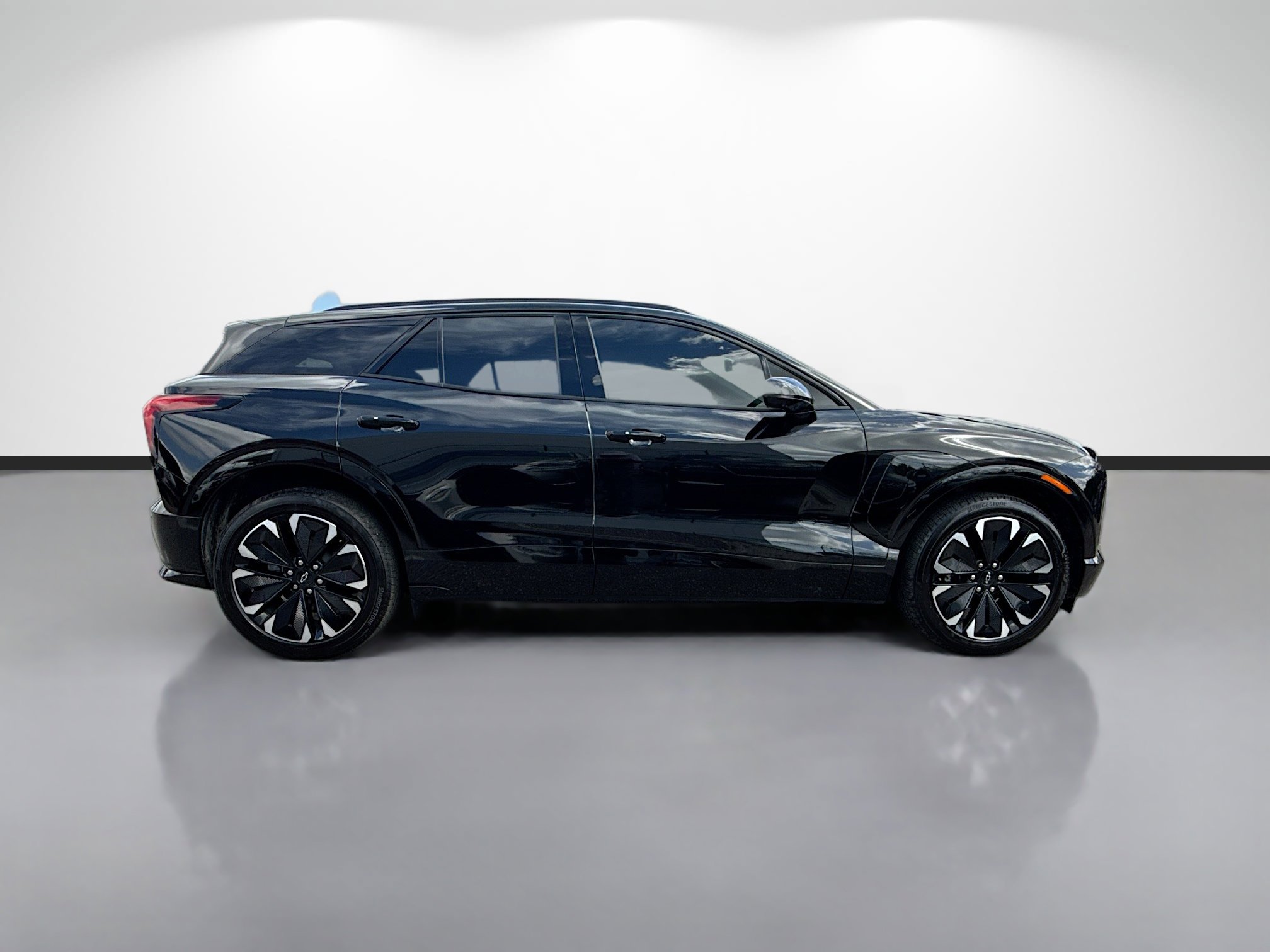 Used 2025 Chevrolet Blazer EV RS image 2