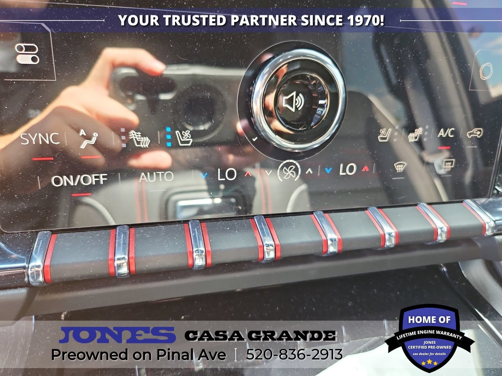 Used 2025 GMC Yukon AT4 Ultimate w/ LPO, Floor Liner Package AWD/4WD image 17