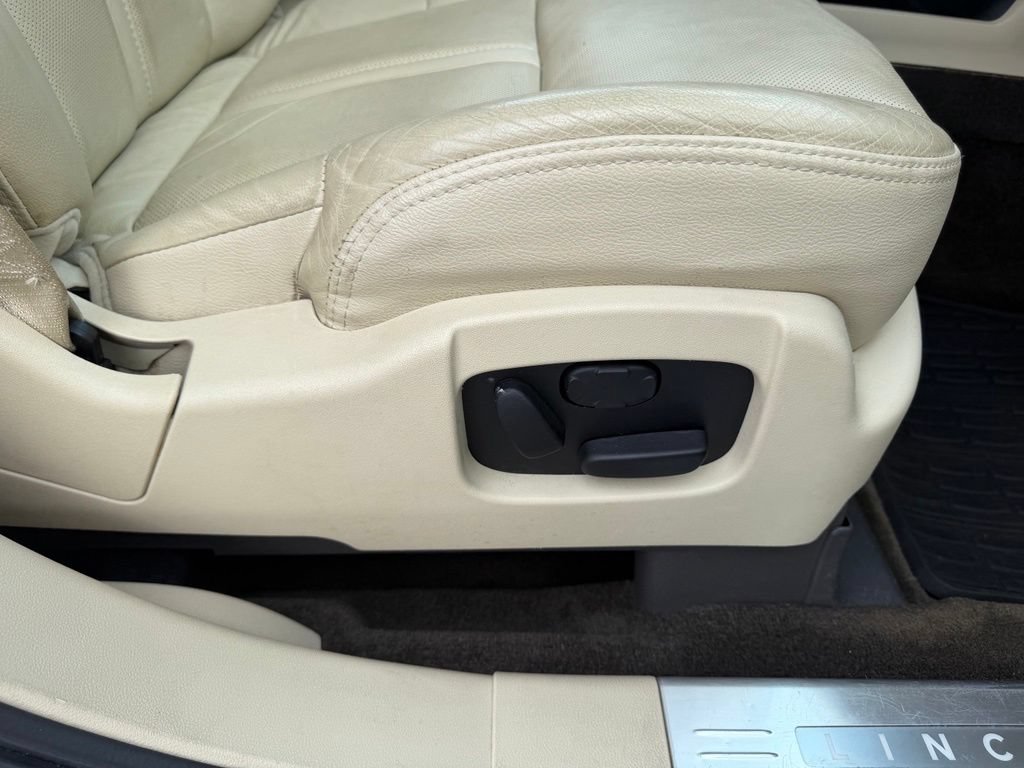 Used 2015 Lincoln MKT AWD w/ Equipment Group 201A image 33