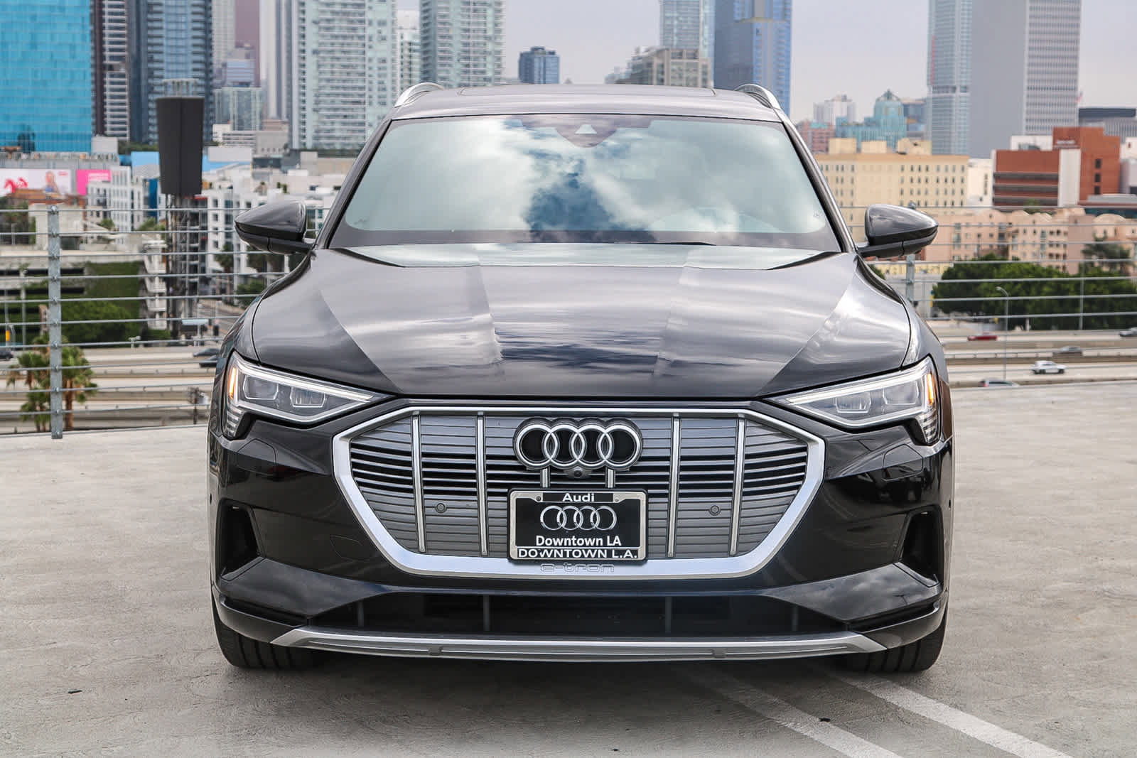 Used 2022 Audi e-tron Premium Plus w/ Premium Plus Package image 2