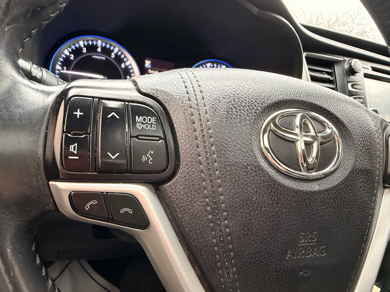 Used 2017 Toyota Highlander SE w/ Carpet Mat Package image 25