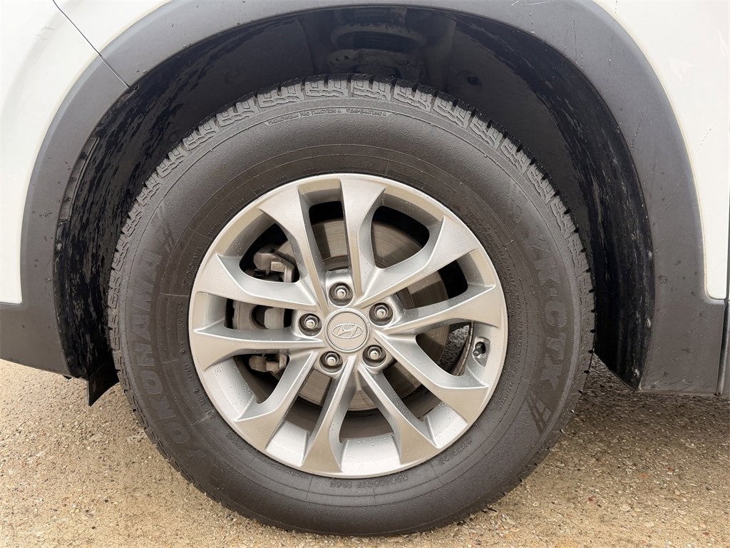 Used 2019 Hyundai Santa Fe SE image 9