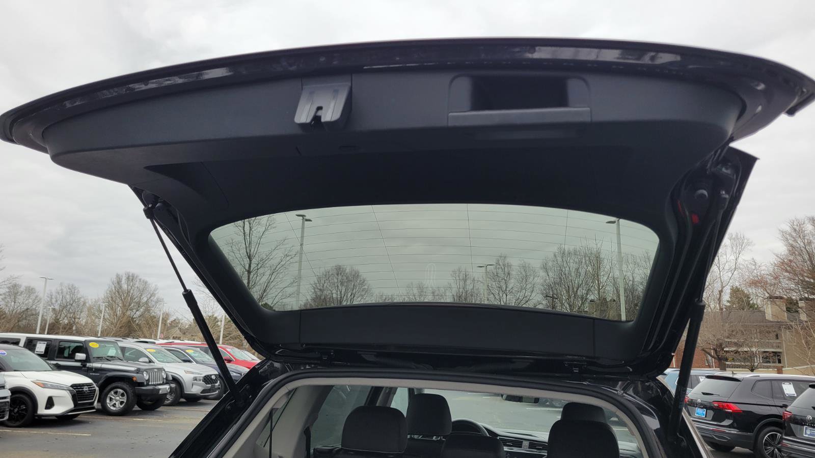 Certified 2023 Volkswagen Tiguan SE image 49