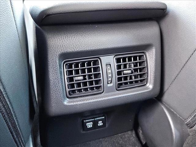 Used 2025 Toyota Camry SE image 16