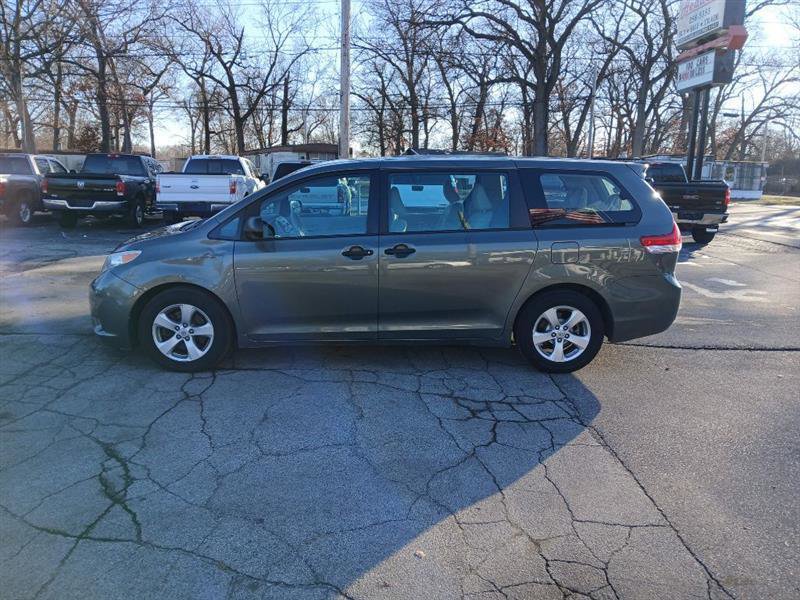 Used 2013 Toyota Sienna L image 3