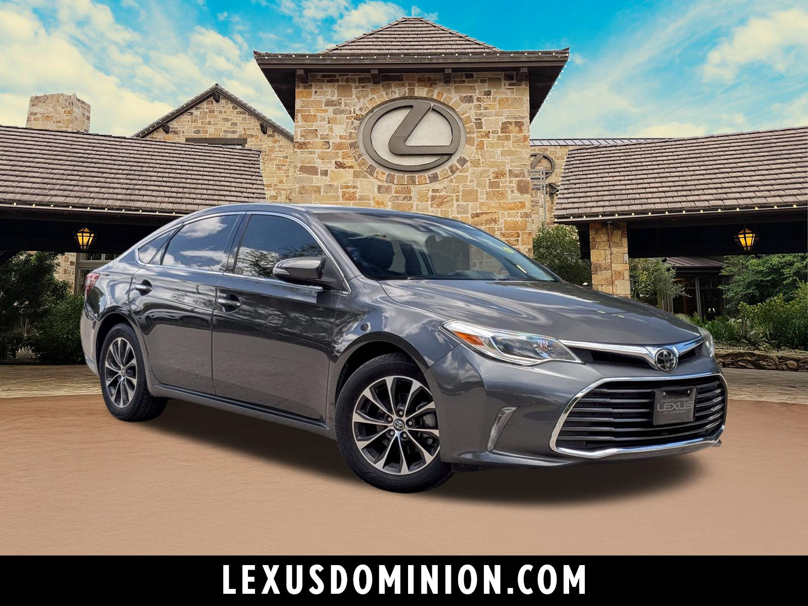 Used 2017 Toyota Avalon XLE Premium FWD image 1