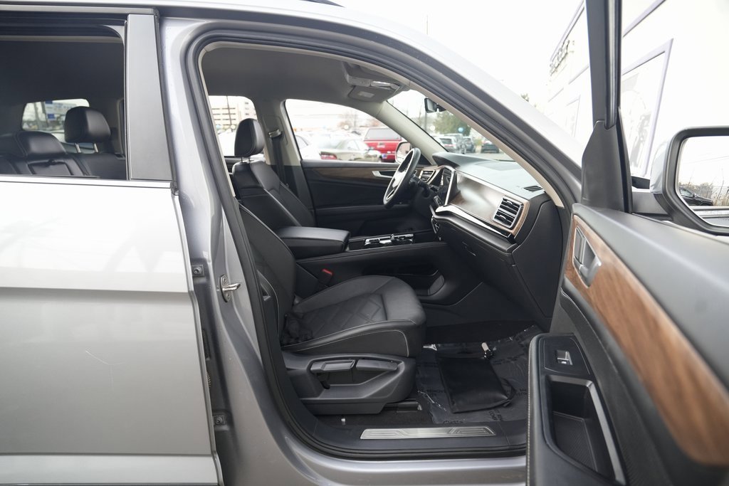 Used 2024 Volkswagen Atlas SE image 30