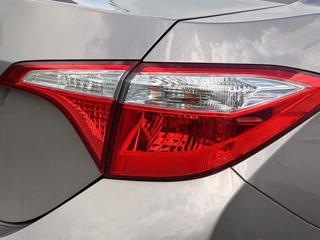 Used 2015 Toyota Corolla LE FWD image 14