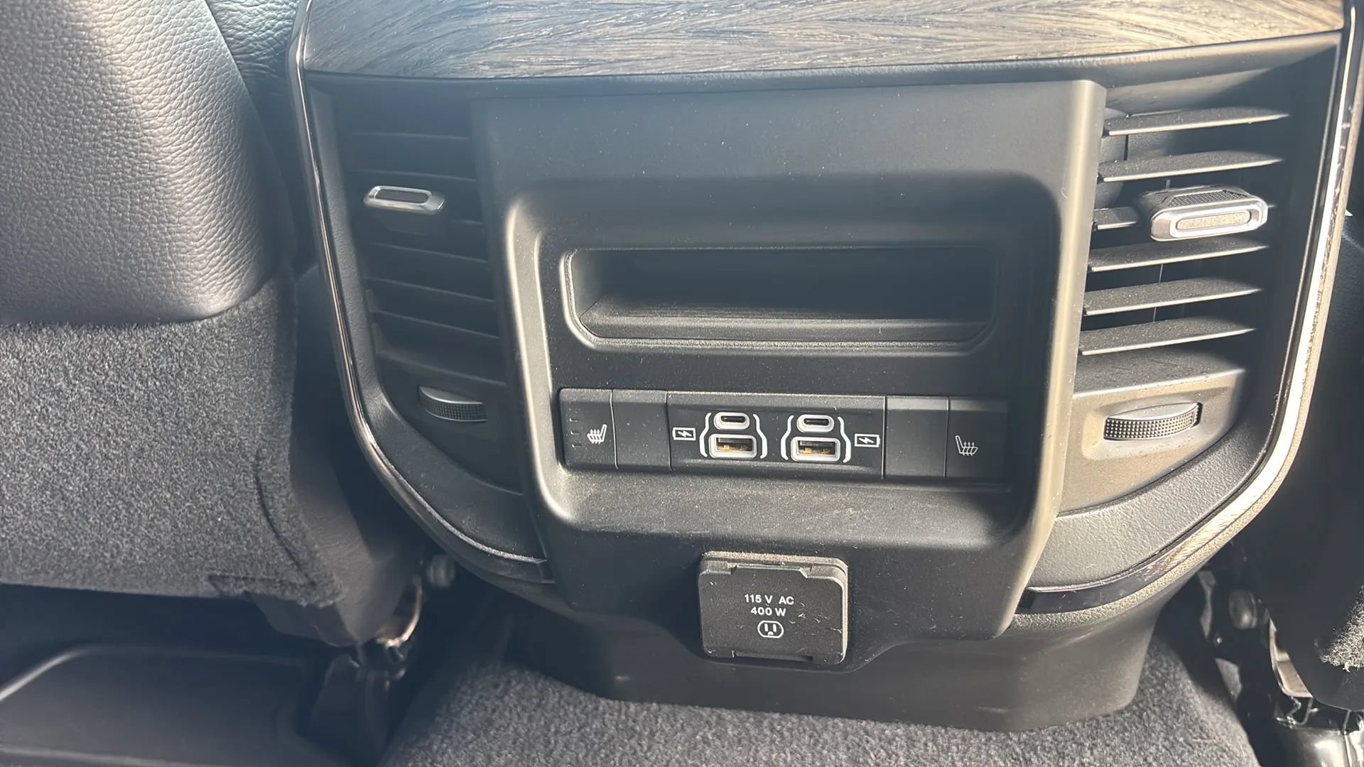Used 2025 RAM 2500 Limited AWD/4WD image 19