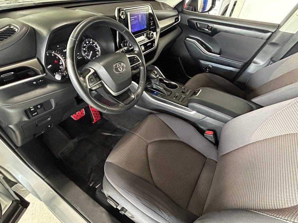 Used 2023 Toyota Highlander LE image 44