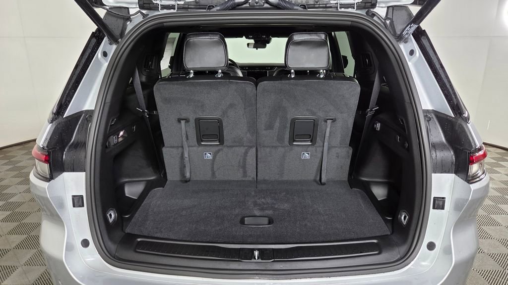 New 2025 Jeep Grand Cherokee L Altitude image 9