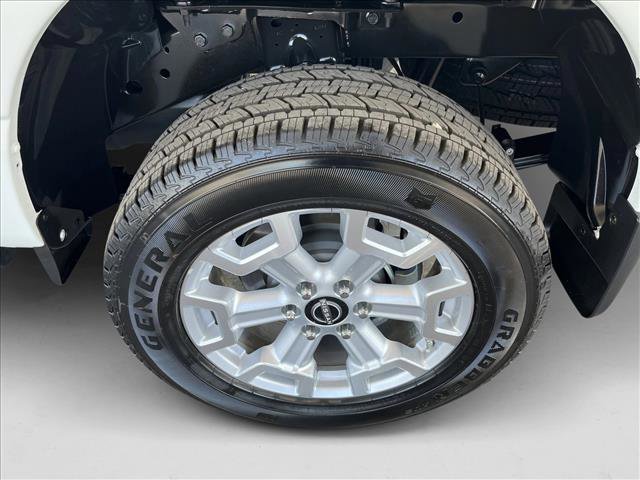 Used 2024 Nissan Titan SV w/ SV Convenience Package image 16