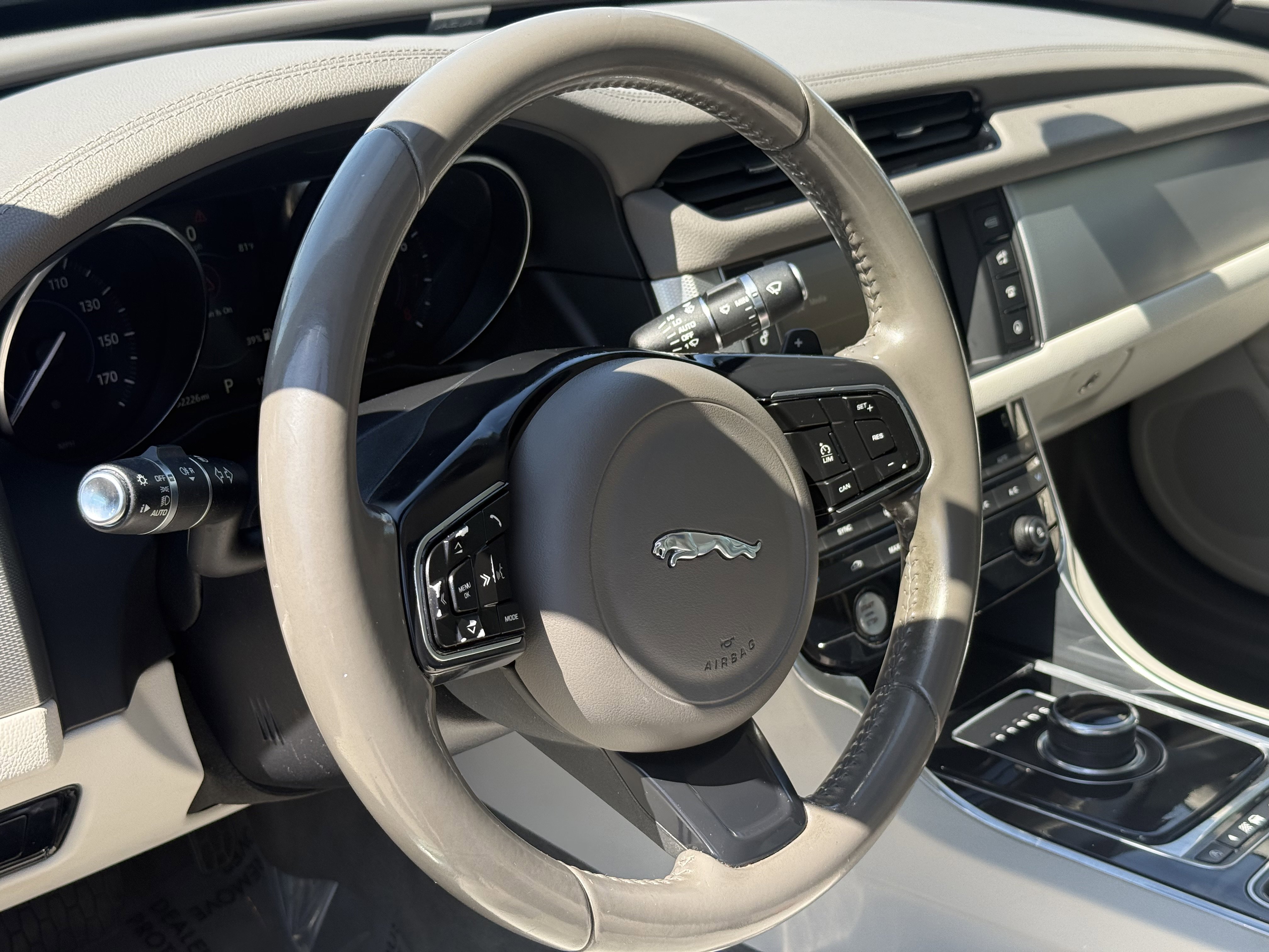 Used 2017 Jaguar XF Premium RWD image 12