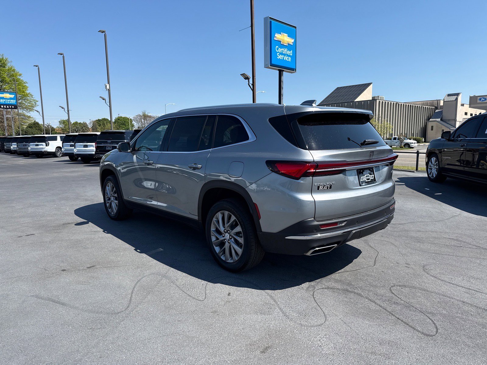 Used 2025 Buick Enclave Preferred image 5