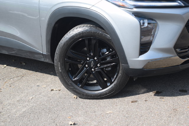 Used 2024 Chevrolet Trax ACTIV w/ Sunroof Package FWD image 30