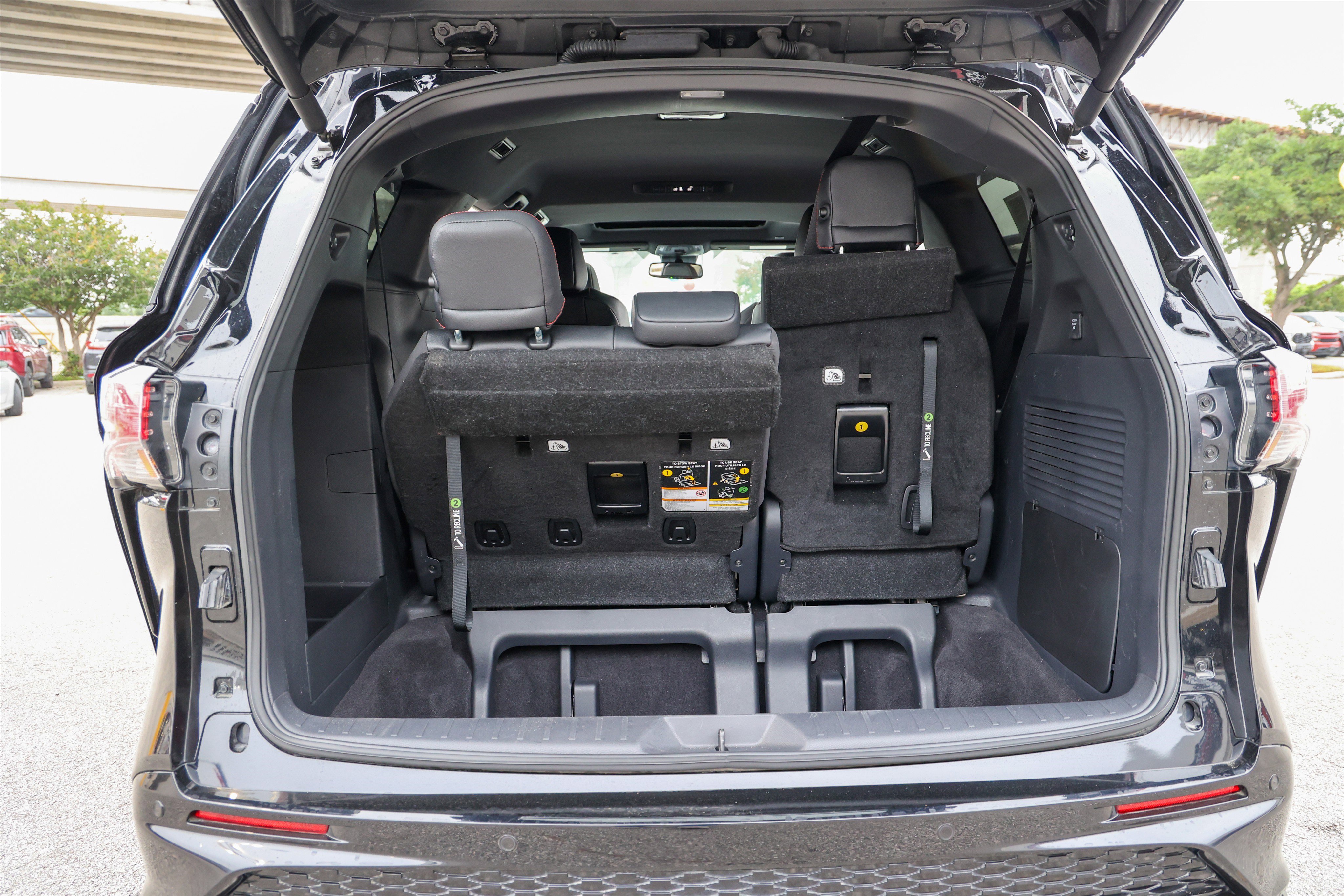 Used 2025 Toyota Sienna XSE w/ XSE Plus Package FWD image 37