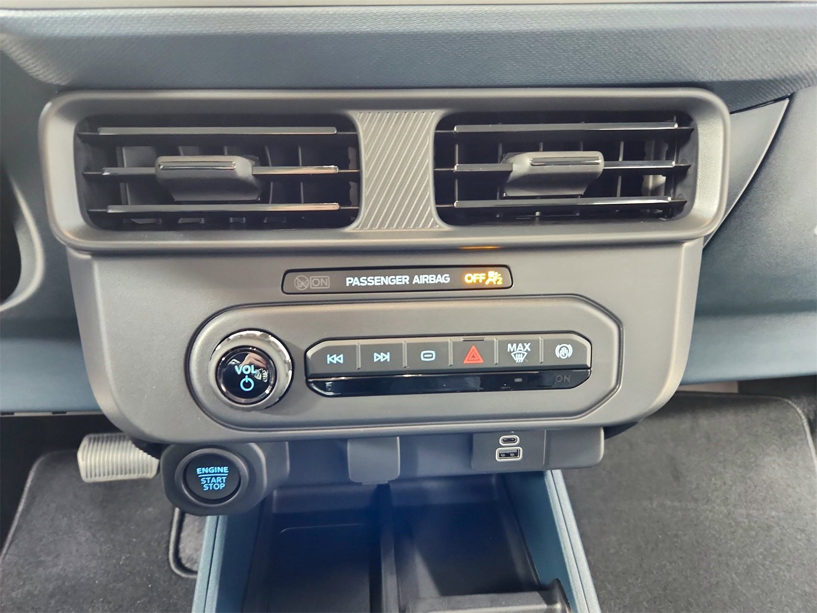 New 2025 Ford Maverick XLT w/ XLT Luxury Package image 31