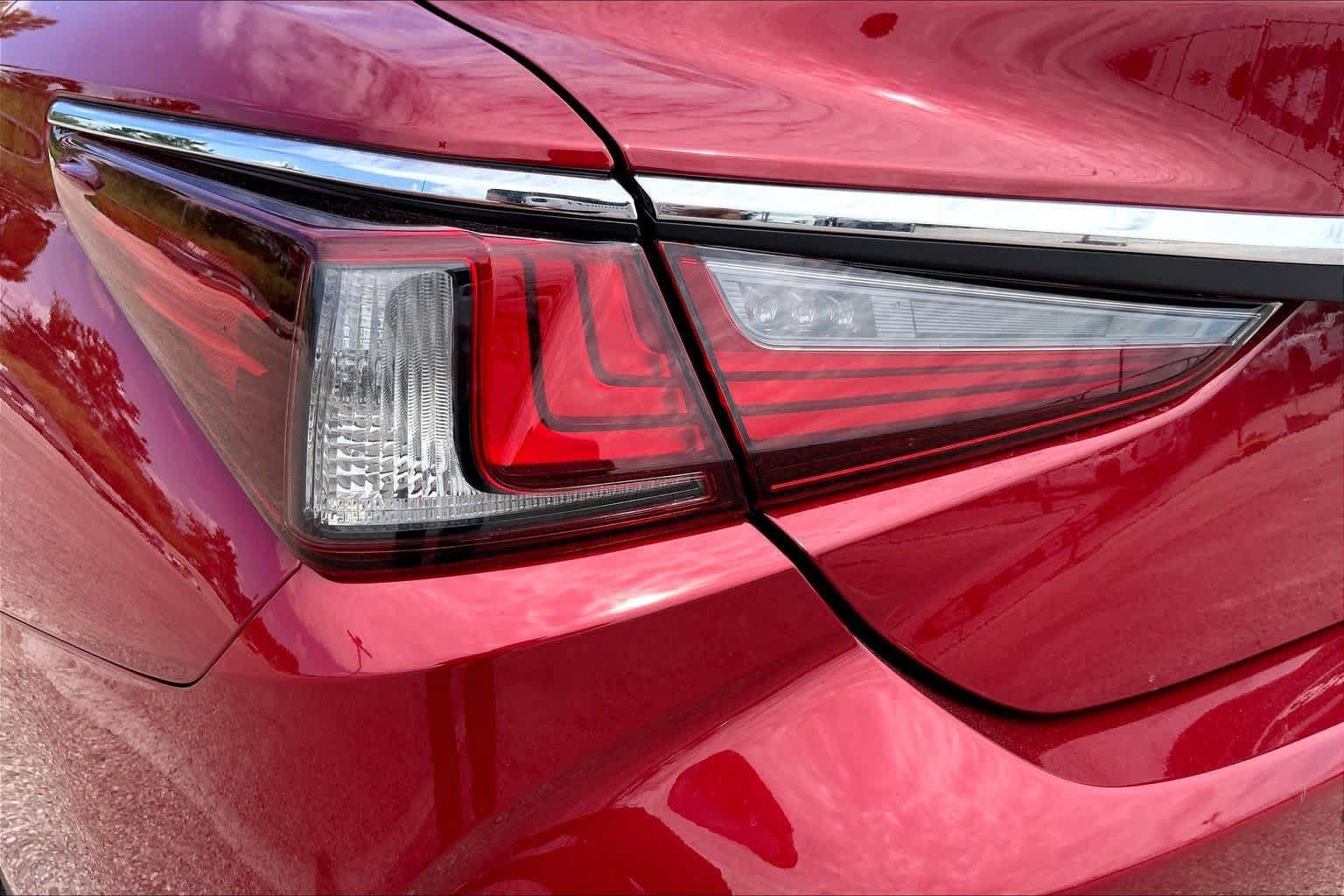 Used 2019 Lexus ES 350 w/ Premium Package FWD image 28