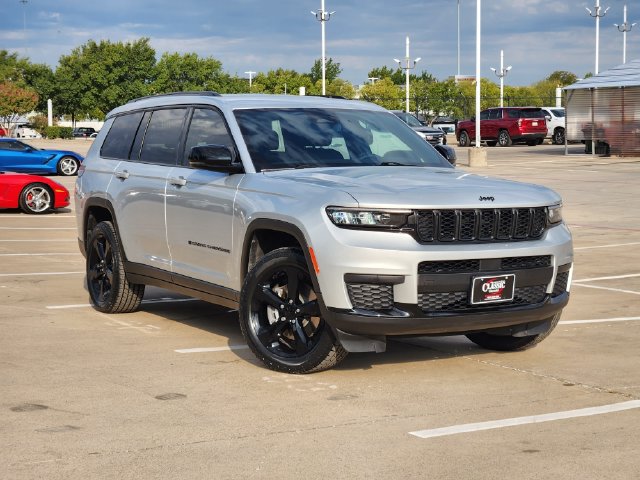 Used 2023 Jeep Grand Cherokee L Laredo RWD image 2