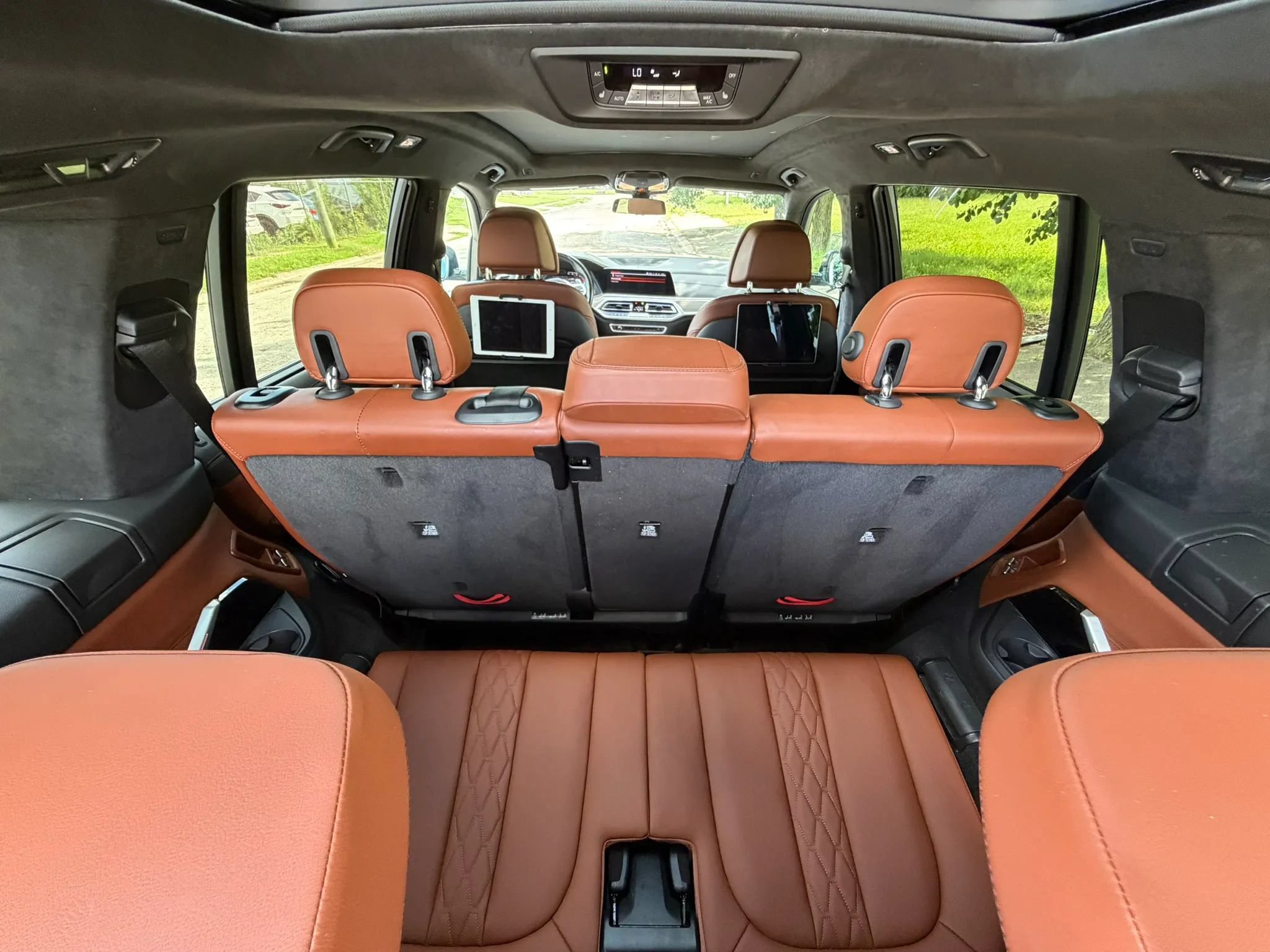 Used 2022 BMW X7 xDrive40i w/ M Sport Package AWD/4WD image 25