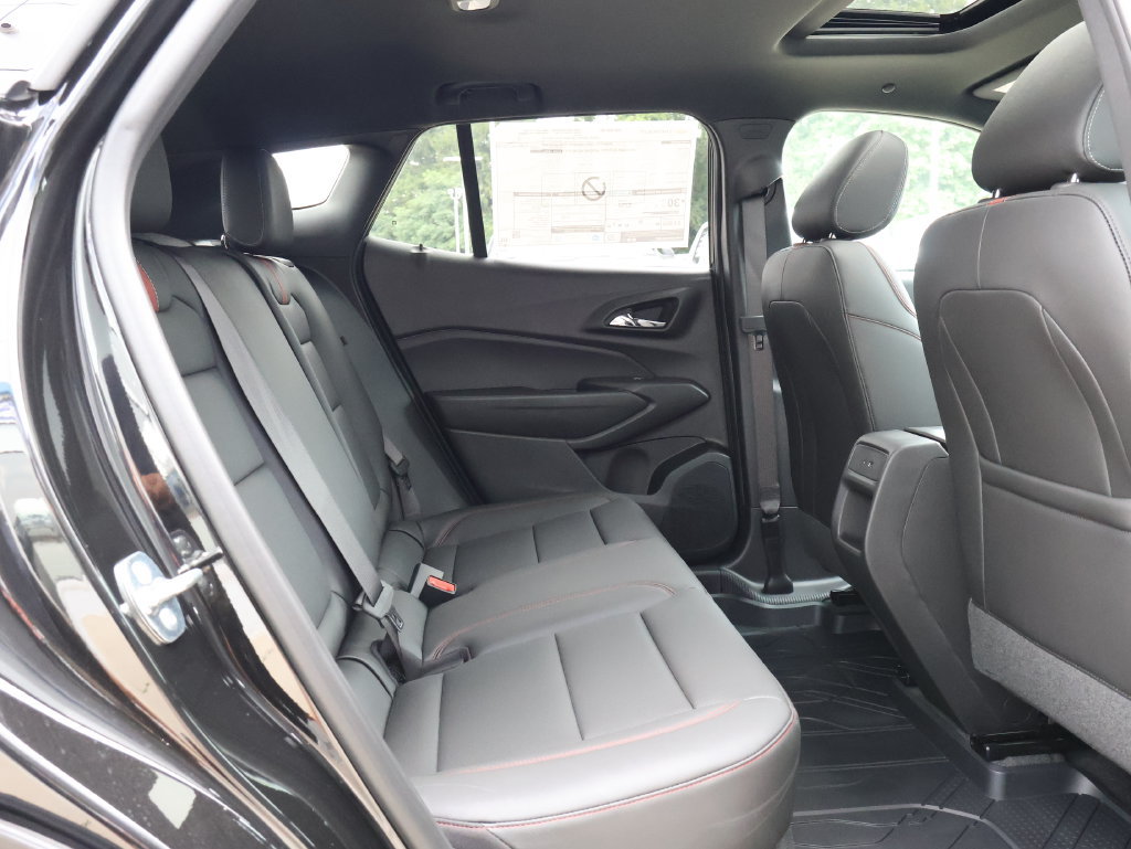 New 2026 Chevrolet Trax RS w/ Sunroof Package FWD image 31