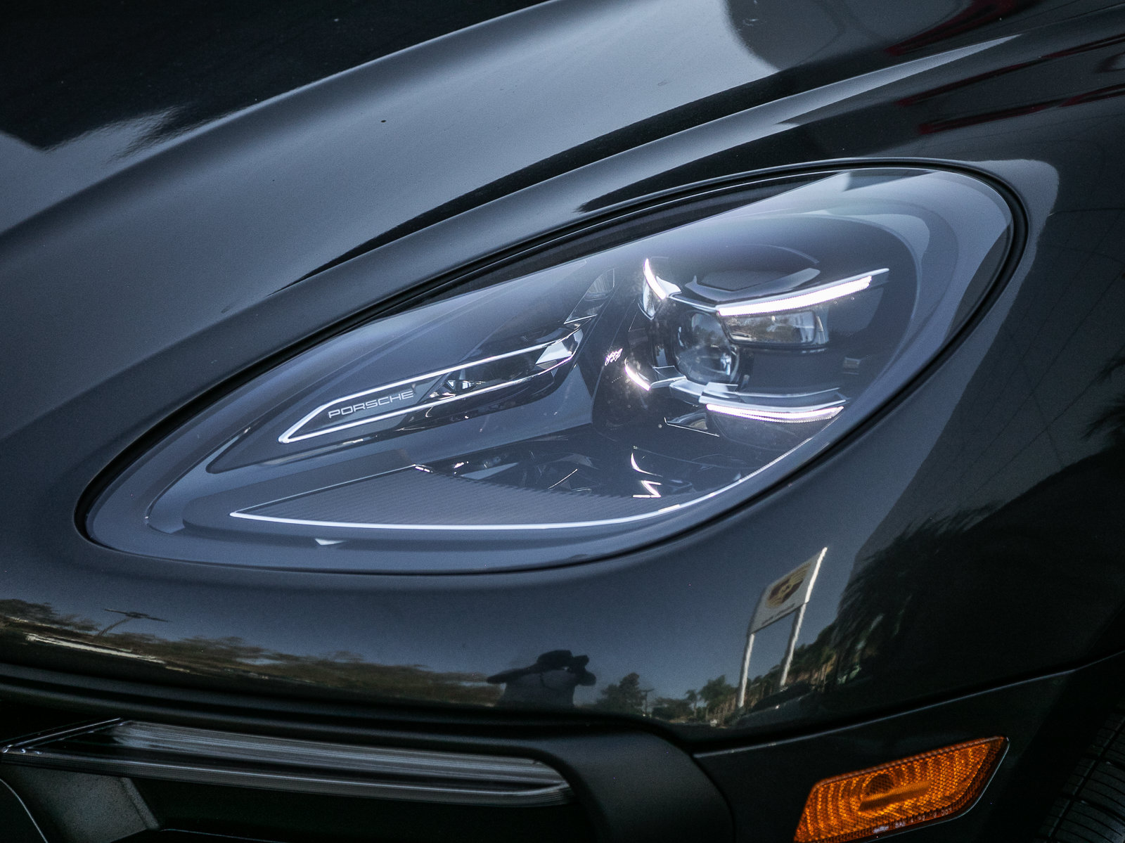 Certified 2023 Porsche Macan AWD/4WD image 24
