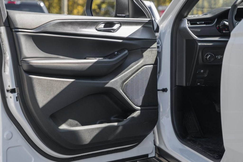 New 2025 Jeep Grand Cherokee Laredo X w/ Luxury Tech Group I image 35