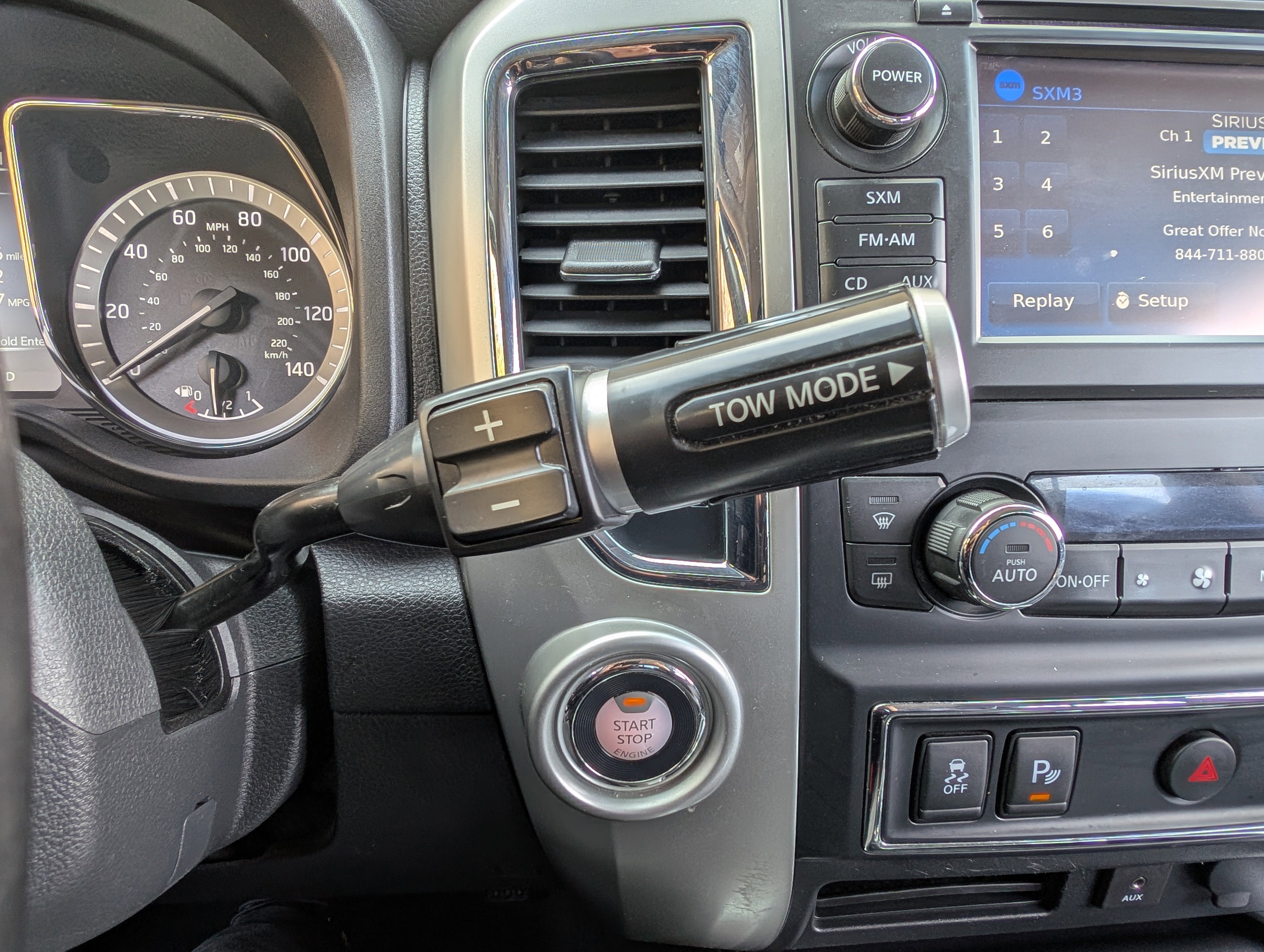 Used 2018 Nissan Titan SL image 30