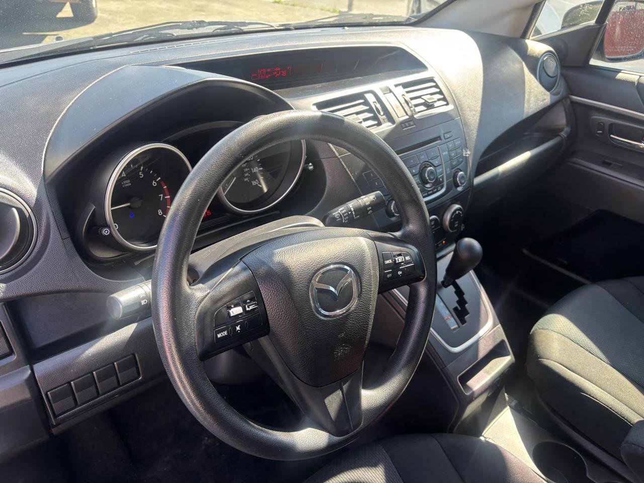 Used 2014 MAZDA MAZDA5 Sport image 5