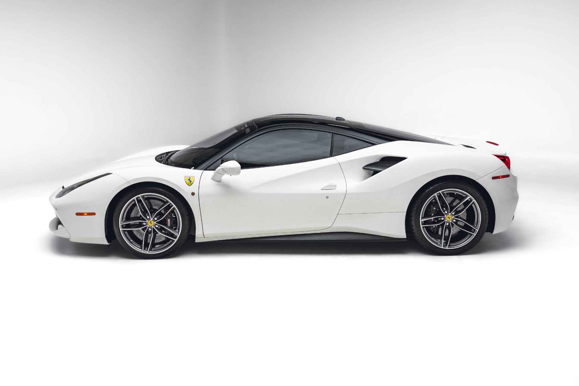 Used 2018 Ferrari 488 GTB RWD image 4