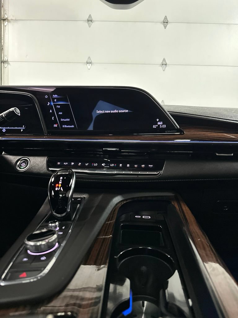 Used 2024 Cadillac Escalade ESV Premium Luxury w/ Performance Package AWD/4WD image 27