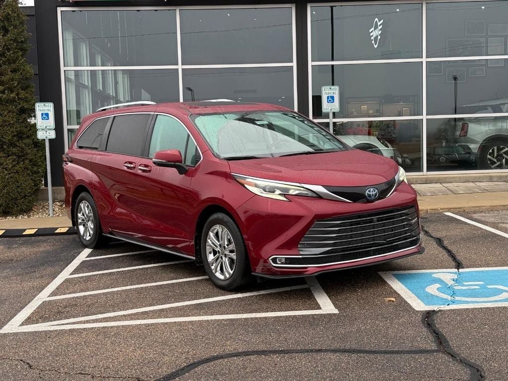 Used 2023 Toyota Sienna Platinum AWD/4WD image 1