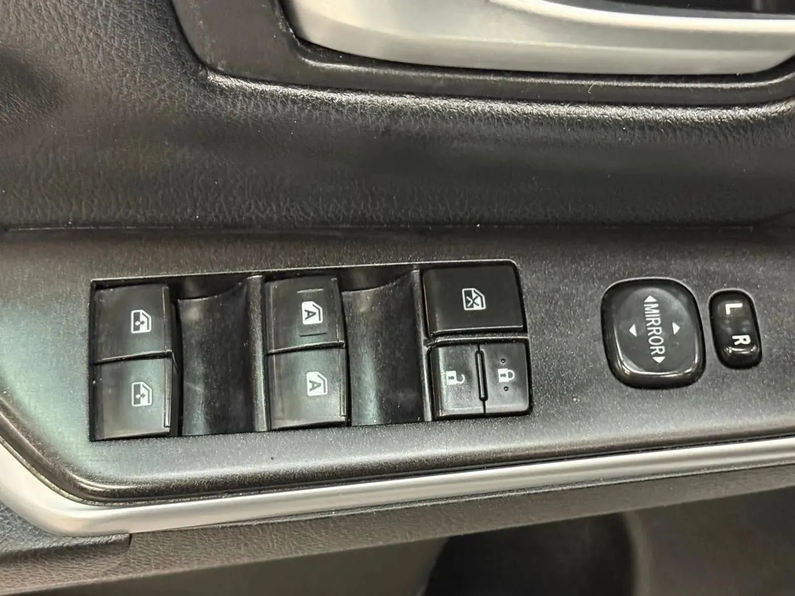 Used 2017 Toyota Camry SE FWD image 19