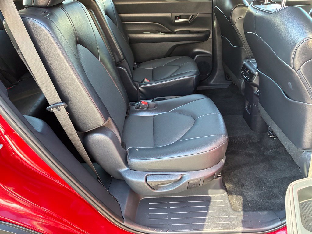 Used 2024 Toyota Grand Highlander AWD image 17