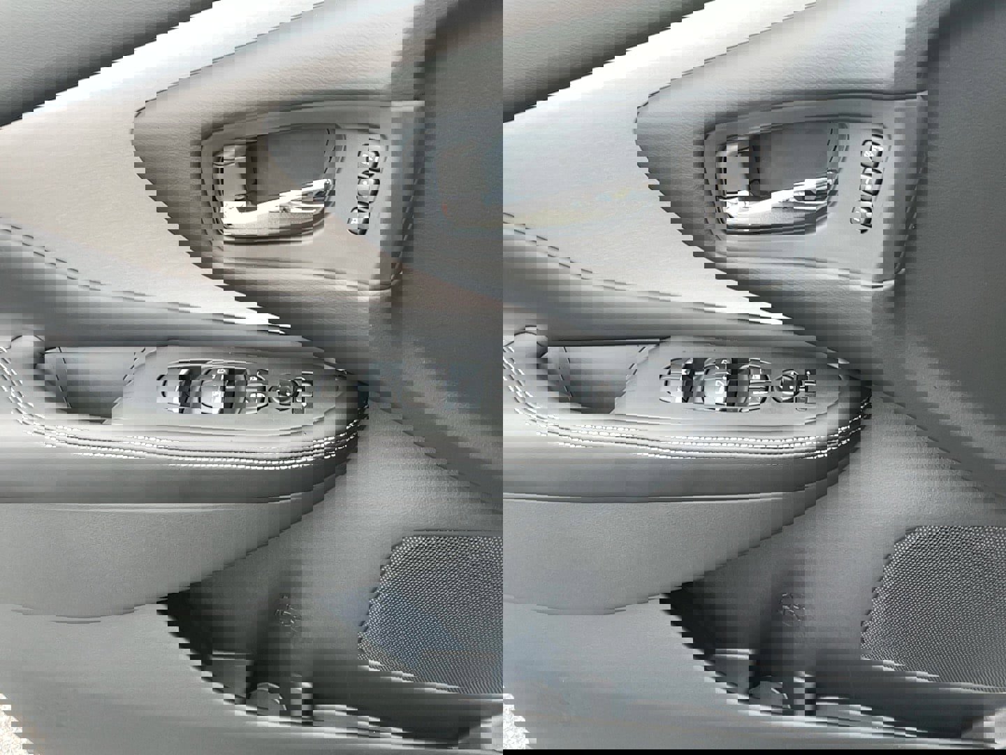 Used 2024 Nissan Murano SL image 10