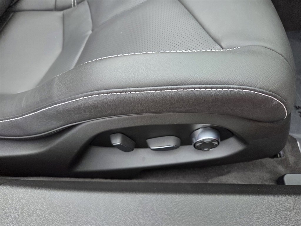Used 2026 Chevrolet Corvette E-Ray w/ Stealth Interior Trim Package image 16
