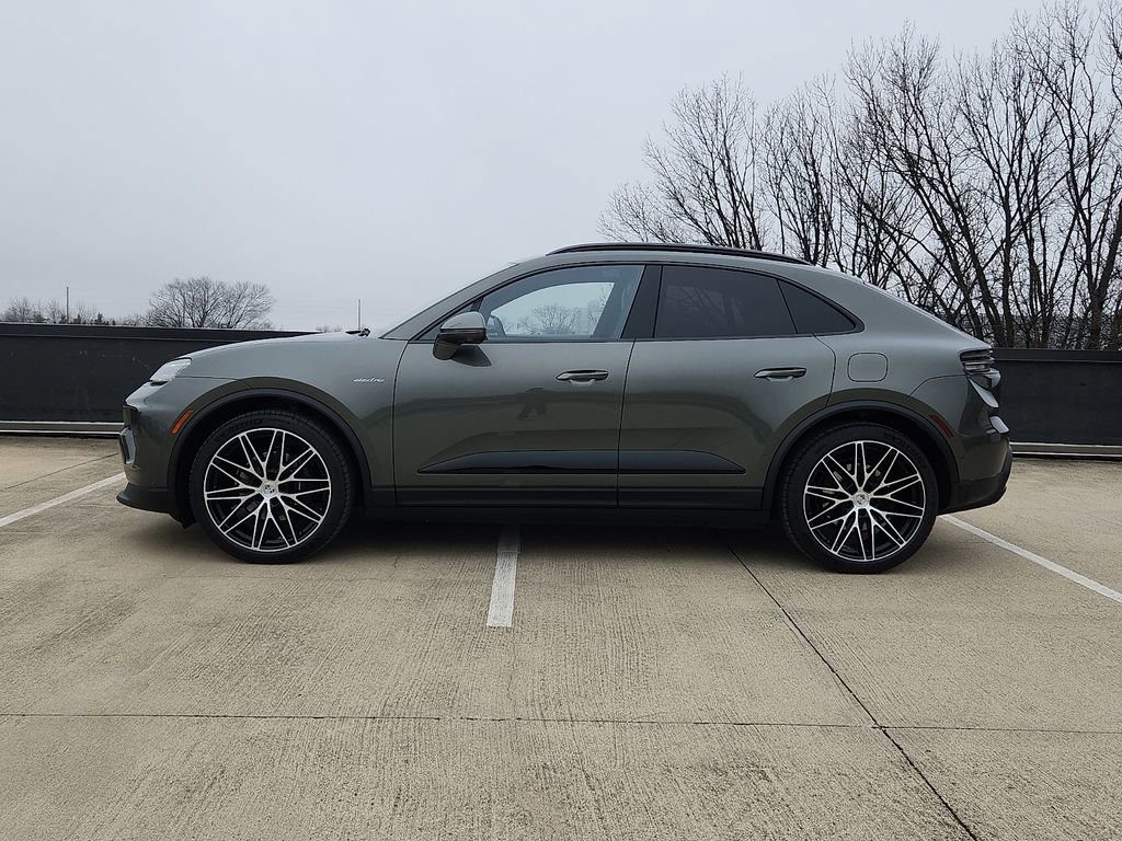 New 2026 Porsche Macan 4 Electric AWD/4WD image 2