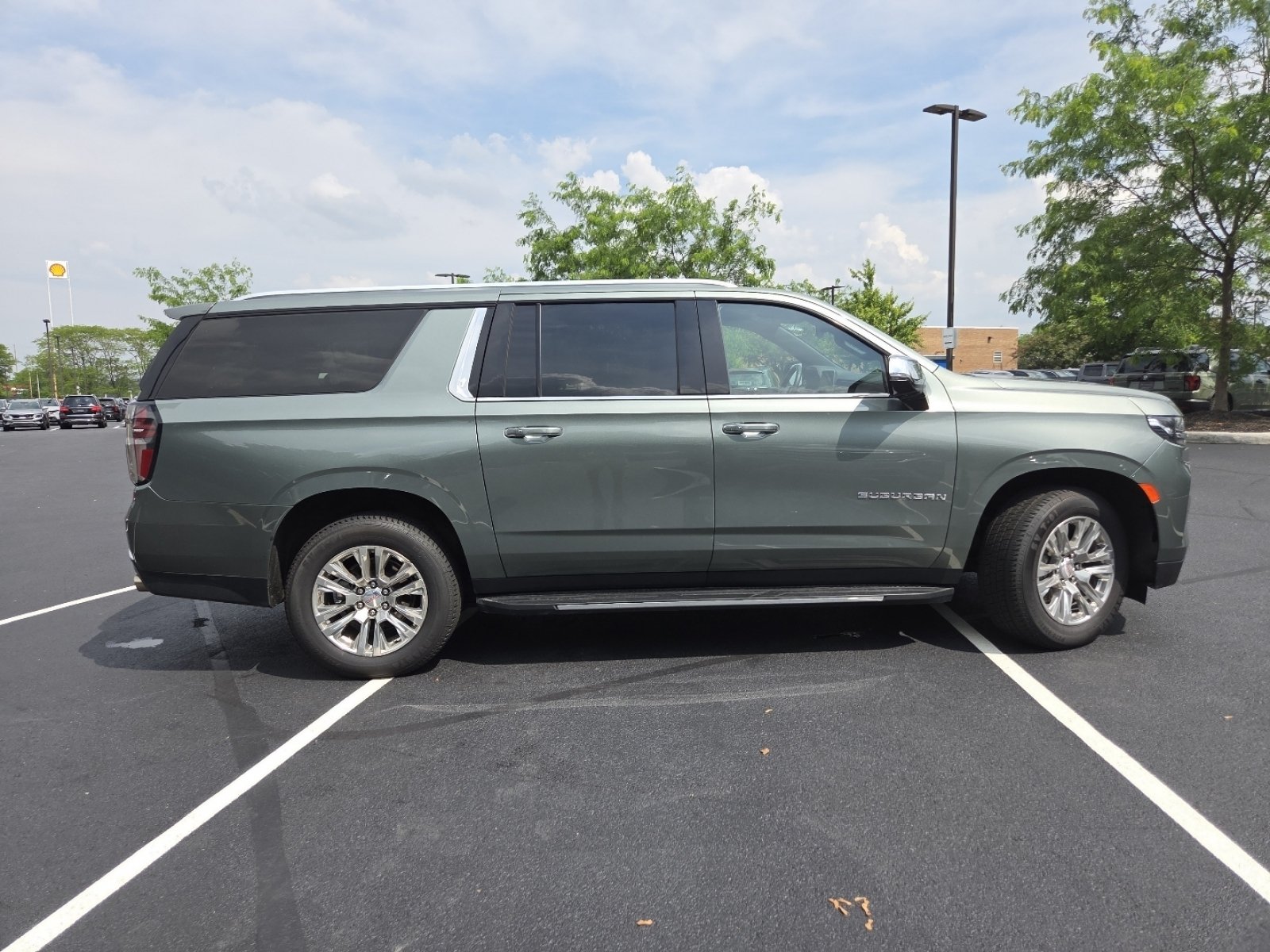Used 2023 Chevrolet Suburban Premier AWD/4WD image 22
