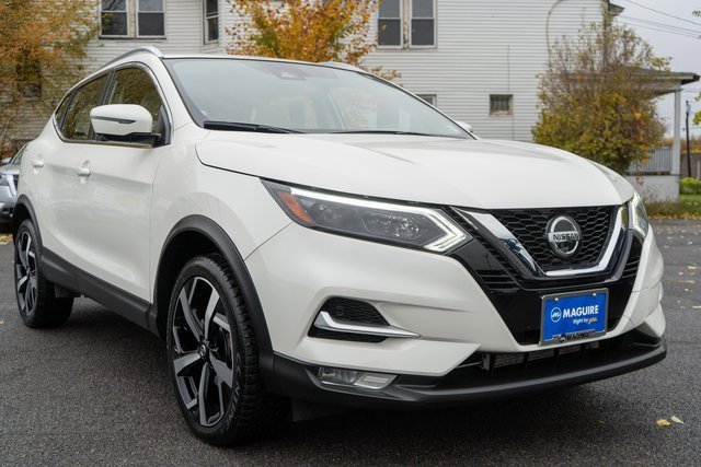Used 2022 Nissan Rogue Sport SL w/ Premium Package image 4