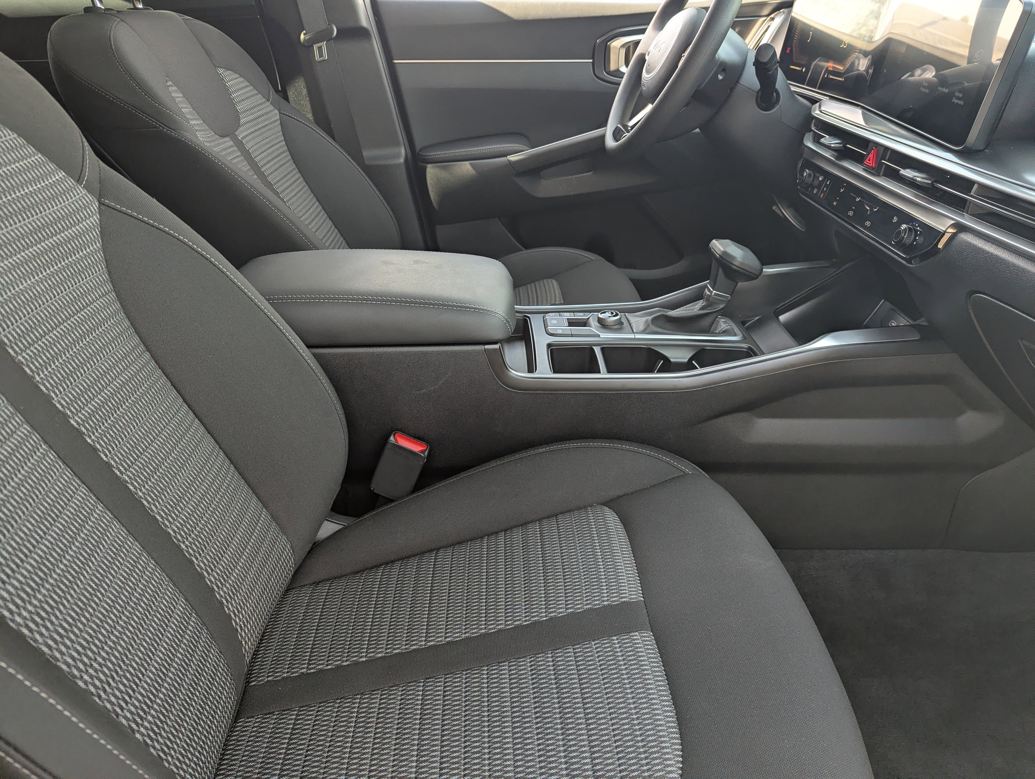 Certified 2025 Kia Sorento LX image 9