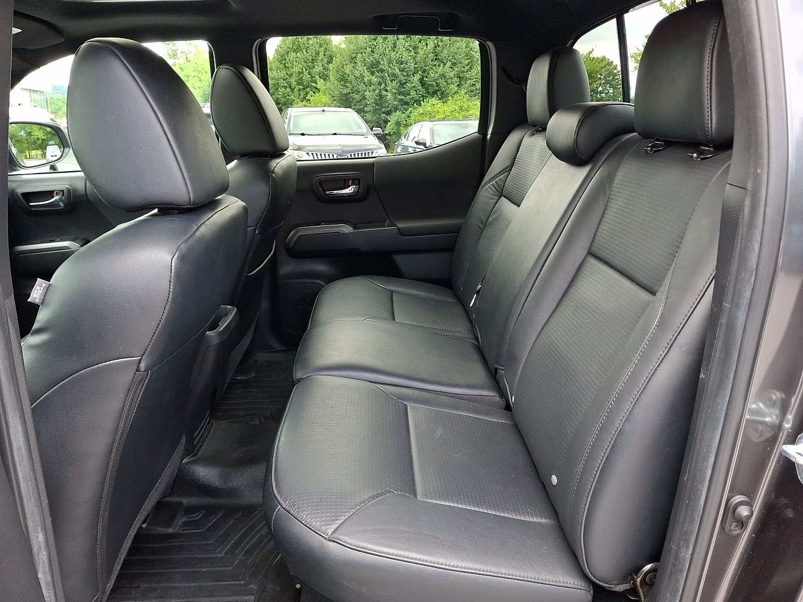 Used 2023 Toyota Tacoma TRD Off-Road w/ TRD Premium Off Road Package AWD/4WD image 10