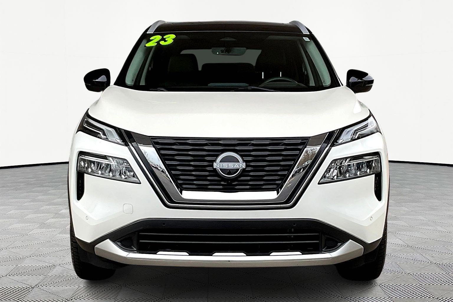 Used 2023 Nissan Rogue Platinum w/ Platinum Premium Package image 2