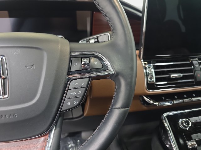 Certified 2024 Lincoln Navigator Reserve AWD/4WD image 15
