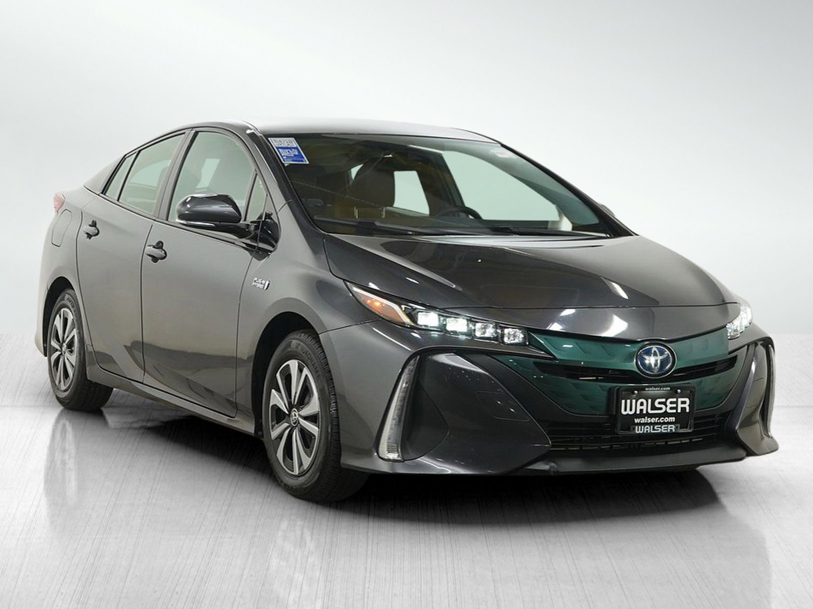 Used 2017 Toyota Prius Prime Premium image 7
