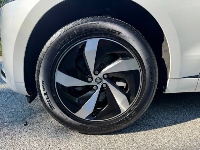 Certified 2025 Jaguar F-PACE R-Dynamic S AWD/4WD image 2