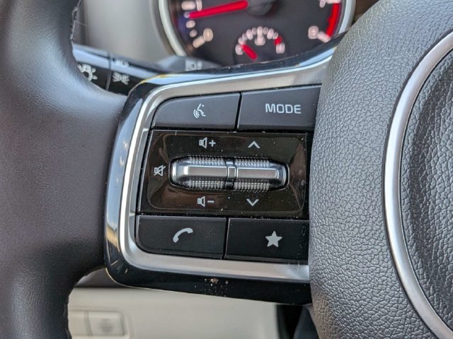 Used 2024 Kia Carnival LX FWD image 27